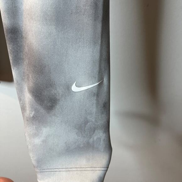 Nike Dri-Fit Womens One Sky-Dyed Cropped Leggings Size XS Gray Mid Rise Athletic - Picture 5 of 8